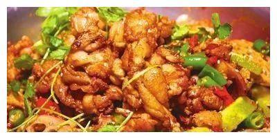 老师傅:四川正宗干锅鸡的做法,学会了自己在家做,吃的过瘾