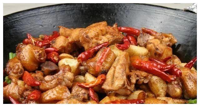 老师傅:四川正宗干锅鸡的做法,学会了自己在家做,吃的过瘾