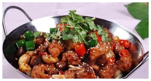 老师傅:四川正宗干锅鸡的做法,学会了自己在家做,吃的过瘾