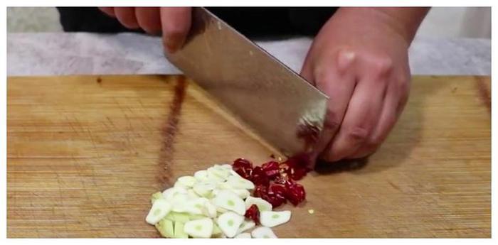 风味茄子正确做法,外酥里嫩,酸甜爽口,一个小时都不会回软