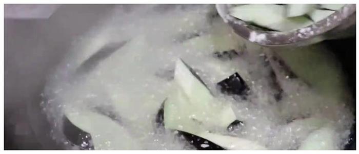 风味茄子正确做法,外酥里嫩,酸甜爽口,一个小时都不会回软