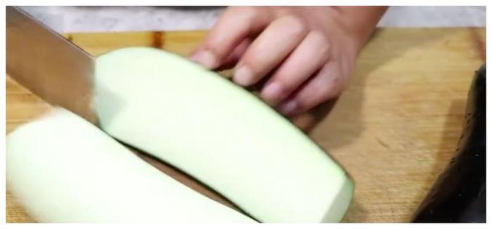 风味茄子正确做法,外酥里嫩,酸甜爽口,一个小时都不会回软