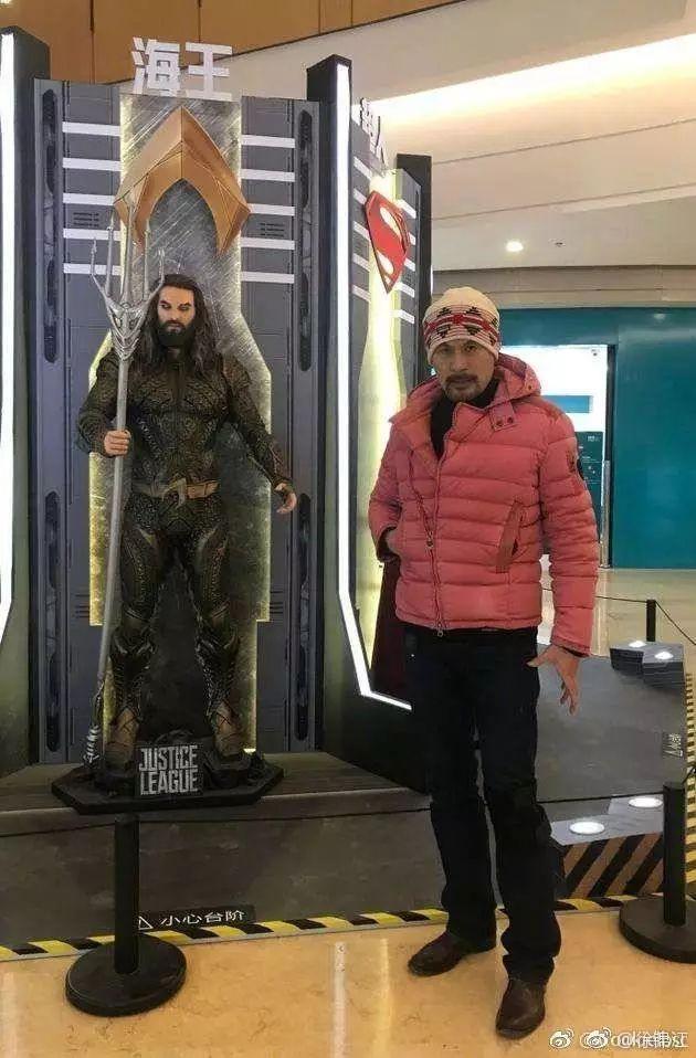 这个红帽子白胡子的老头承包了我一天的笑点，徐锦江盖章最搞笑！