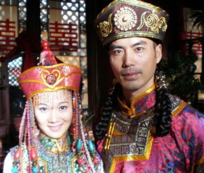 还在以为《还珠》中皇阿玛最爱的是两位民间格格？或许我们被骗了