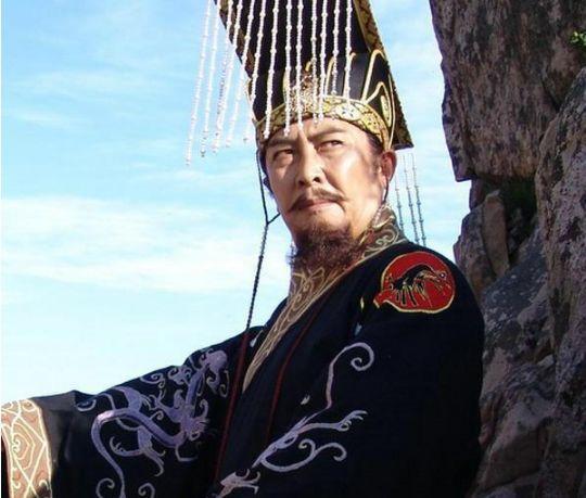 秦始皇乃吕吕不韦之子，大儿子扶苏，二儿子胡亥，他家到底姓啥？