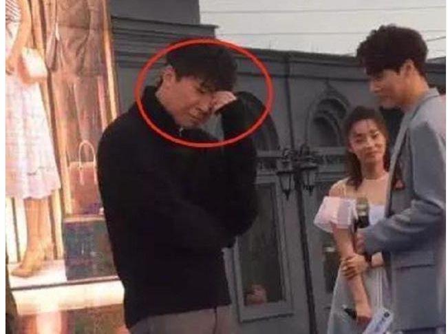 俞灏明因意外烧伤毁容，勇敢复出却被观众嘲笑，后台独自抹泪