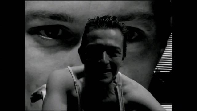 大神克里斯托弗·诺兰早期作品——《蚁蛉》。短短两分钟里