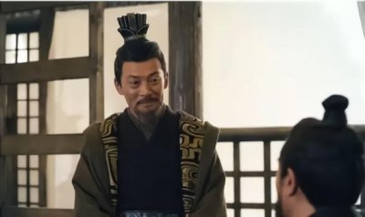 ​曹操进攻吕布前曾遭众人质疑 是谁让曹操拍板向吕布发动进攻的