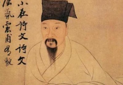 ​秦始皇嬴政的龙袍是黑色的，为什么后来帝王的龙袍是黄色的