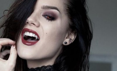 ​万圣节妆容吸血鬼怎么画男 男生吸血鬼妆容画法教程