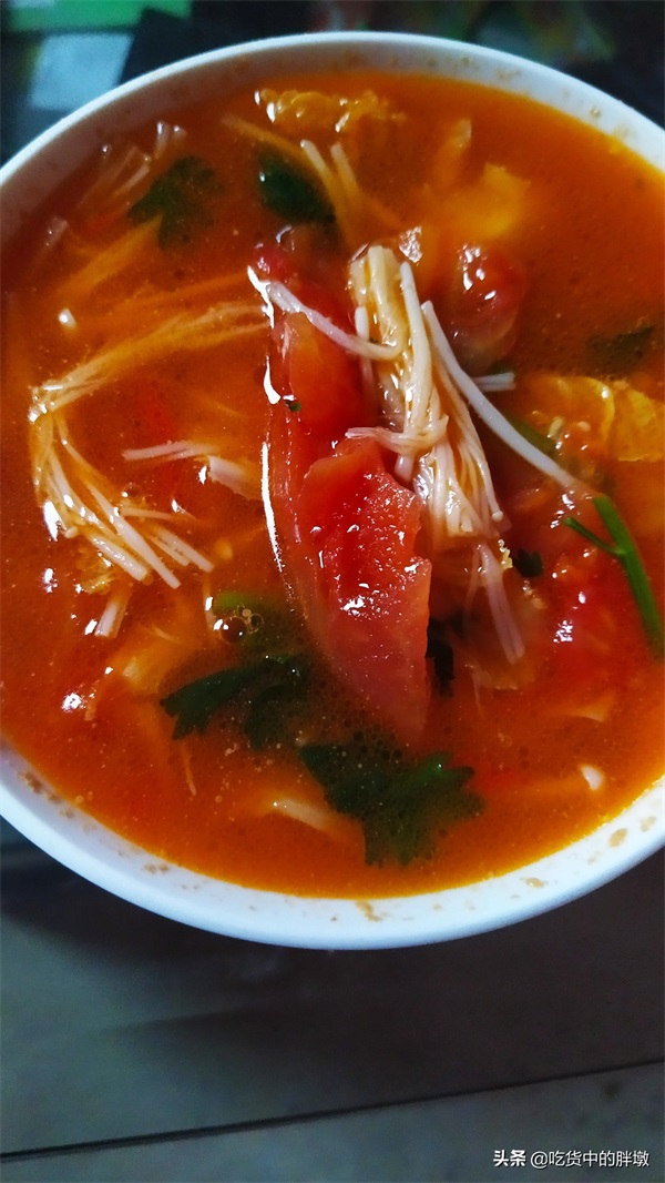 喝过就会爱上,西红柿金针菇白菜汤,营养丰富,酸爽开胃