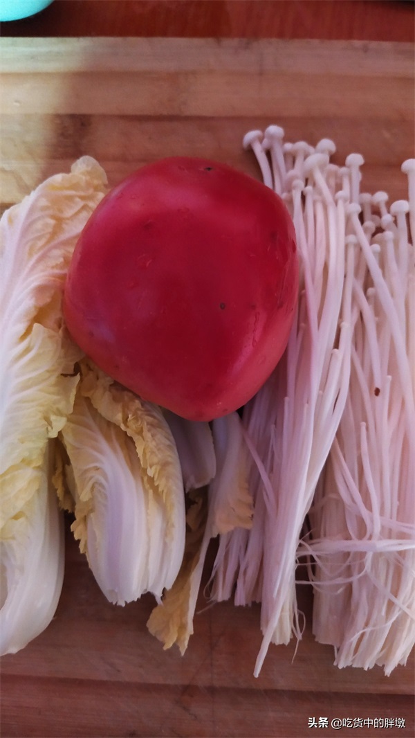 喝过就会爱上,西红柿金针菇白菜汤,营养丰富,酸爽开胃