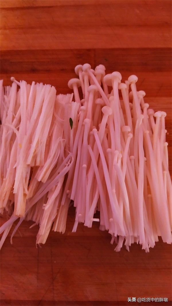 喝过就会爱上,西红柿金针菇白菜汤,营养丰富,酸爽开胃