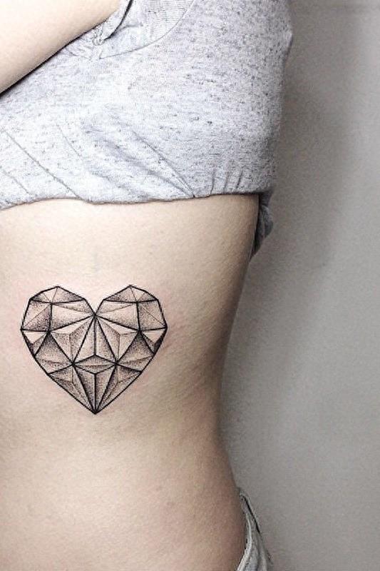 女生专属!12个细小又可爱的心形纹身推荐!