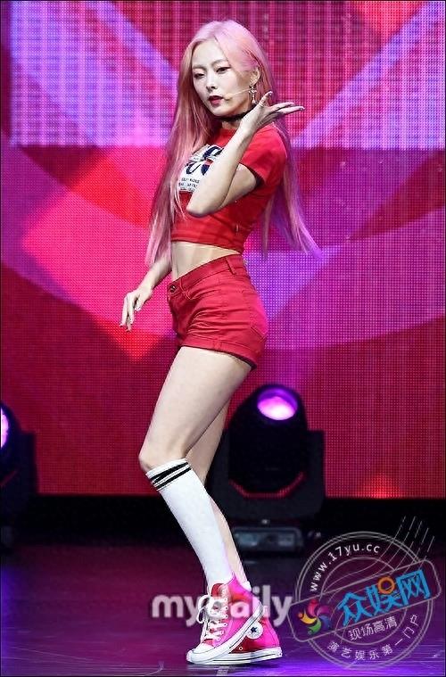 女团小分队PRISTIN V出击 网袜红唇造型魅惑性感热舞