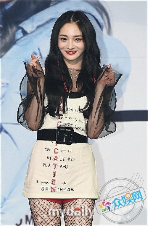 女团小分队PRISTIN V出击 网袜红唇造型魅惑性感热舞