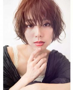 ​女生时尚短发纹理烫，柔软自然（收藏起来）