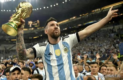 ​球王风采！梅西劳伦斯奖梅开二度，不愧足坛历史第一人