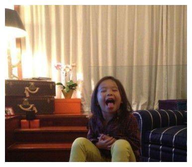 青出于蓝胜于蓝,刘涛女儿照片曝光,模样清秀跟母亲很是相像