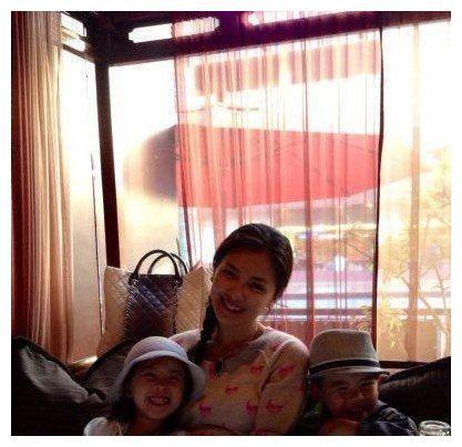 青出于蓝胜于蓝,刘涛女儿照片曝光,模样清秀跟母亲很是相像