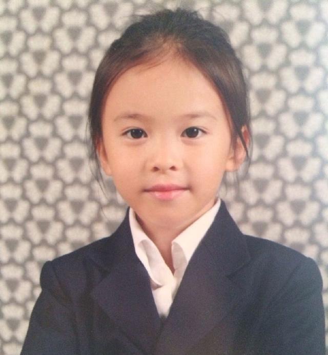 青出于蓝胜于蓝,刘涛女儿照片曝光,模样清秀跟母亲很是相像
