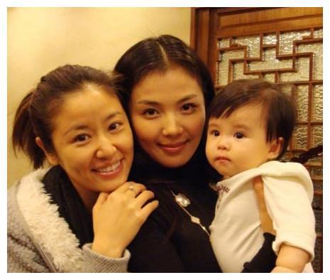 青出于蓝胜于蓝,刘涛女儿照片曝光,模样清秀跟母亲很是相像