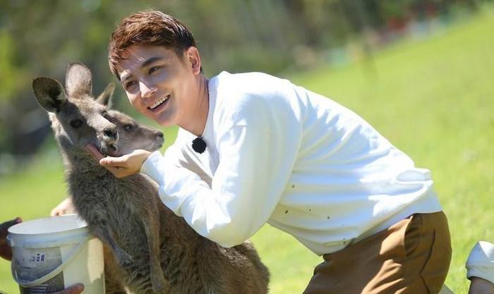 孙坚这一行为真的爷们 遇外国游客辱华霸气处理,网友表示路转粉