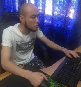 ​LOL只有四根手指的人都能打上王者，你还好意思在青铜混！