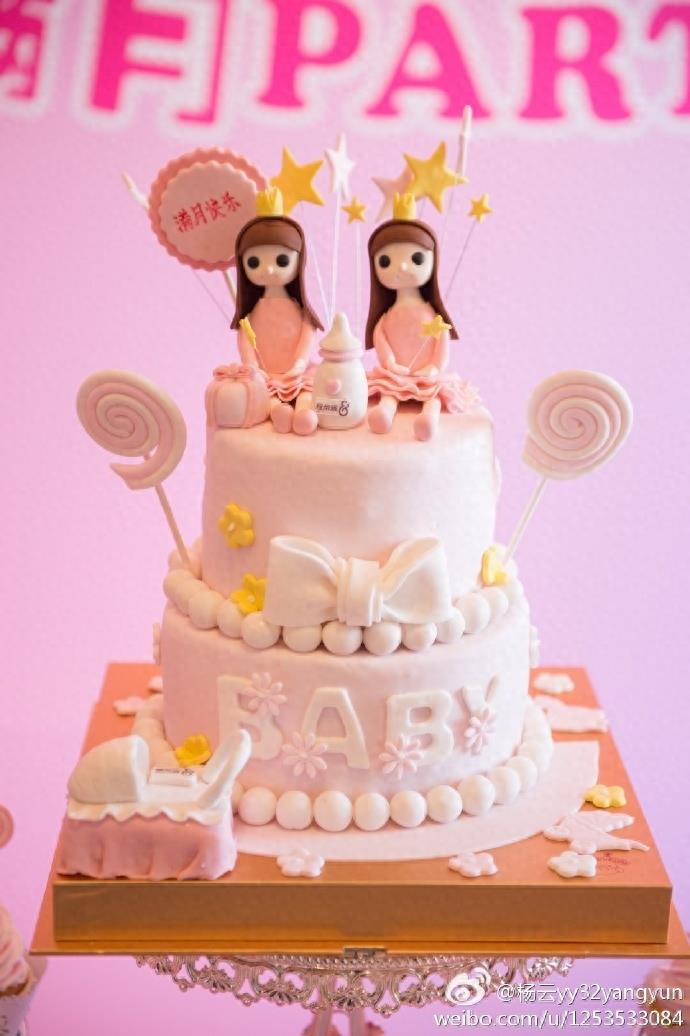 恭喜!杨威双胞胎女儿满月!正面照首度曝光,取名欢欢和乐乐