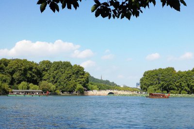 ​福州也有一个西湖，被誉为“福建园林明珠”，至今有1700多年历史