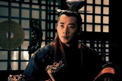 ​汉献帝比刘备辈分更高,为什么还要叫他“皇叔”?