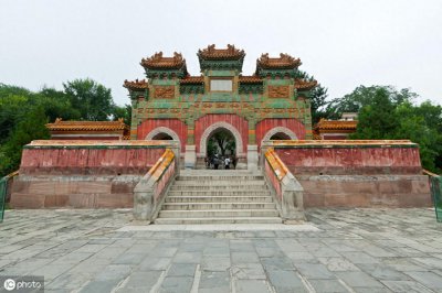 ​这里俗称“小布达拉宫”，是仿西藏布达拉宫而建的，历史悠久