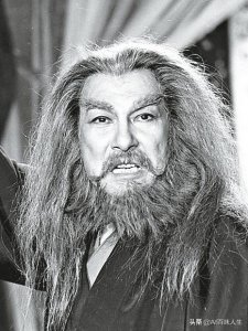 ​杀人狂魔谢逊，一入江湖身不由己，《倚天屠龙记》中最江湖的人