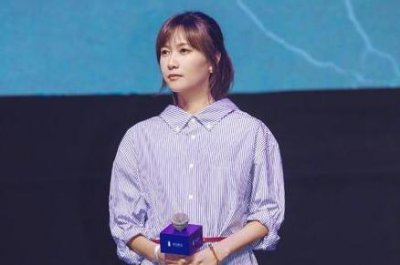 ​王朔为她而离婚，徐静蕾也爱了王朔多年，为何最后却选了黄立行？