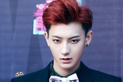 ​男星烟熏妆，鹿晗竟比女生还好看！蔡徐坤魅惑，黄子韬最妖娆