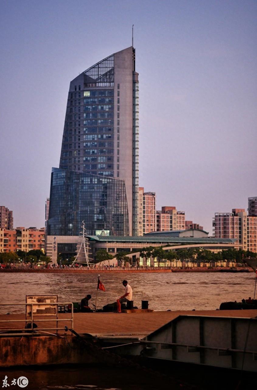 沈家门渔港，中国最大的天然渔港