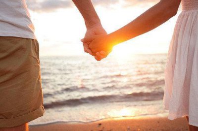 ​最新浪漫的情侣牵手图片大全 情侣牵手图片十指紧扣