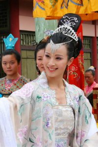 ​石筱群：出生差点被抛弃，后获尤小刚力捧，还是步步惊心的八福晋