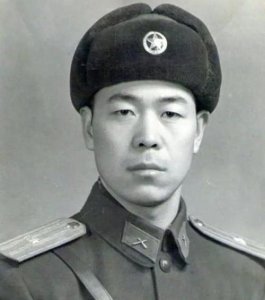 ​解放军唯一一位大校营长，六零年全营把鸡蛋当饭吃，元帅排队请客