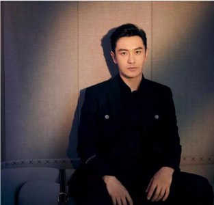 ​了解一下“黄教主”的人生经历