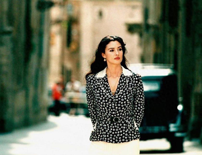 看完《西西里的美丽传说》莫妮卡的细节照,你就明白她美得自然