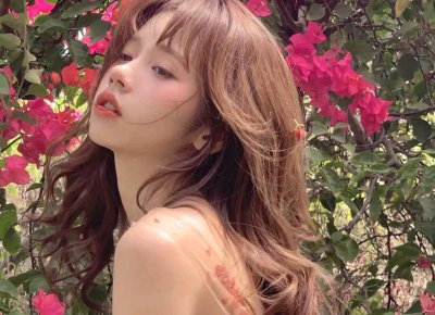 ​男子让外卖小哥用喇叭当众喊话女友：恋爱8年为何你还要8万8彩礼