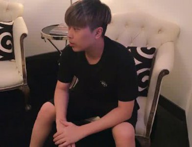 ​卢本伟离开直播圈“生存现状”：脸色黯淡无光，比肚子黑四个色号