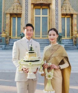 ​大婚将至！泰星Taew和富商未婚夫Pranai举行撒圣水赐福仪式