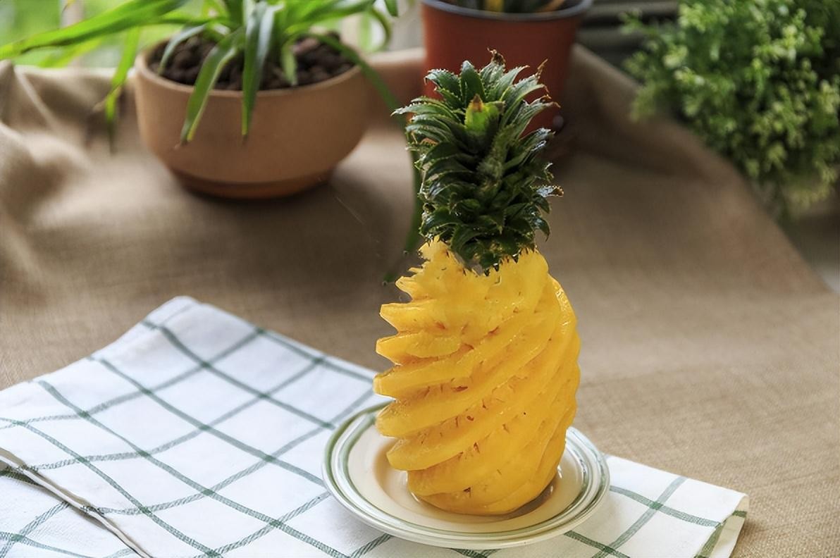 切开的菠萝可以放多久(切开的菠萝可以过夜吗)