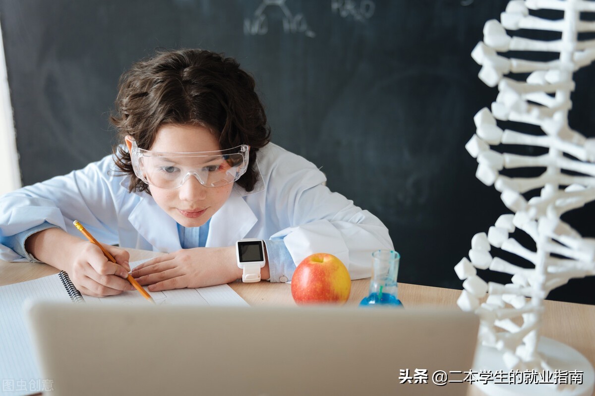 普通摄影师一个月大概多少收入(摄影师一个月多少钱)