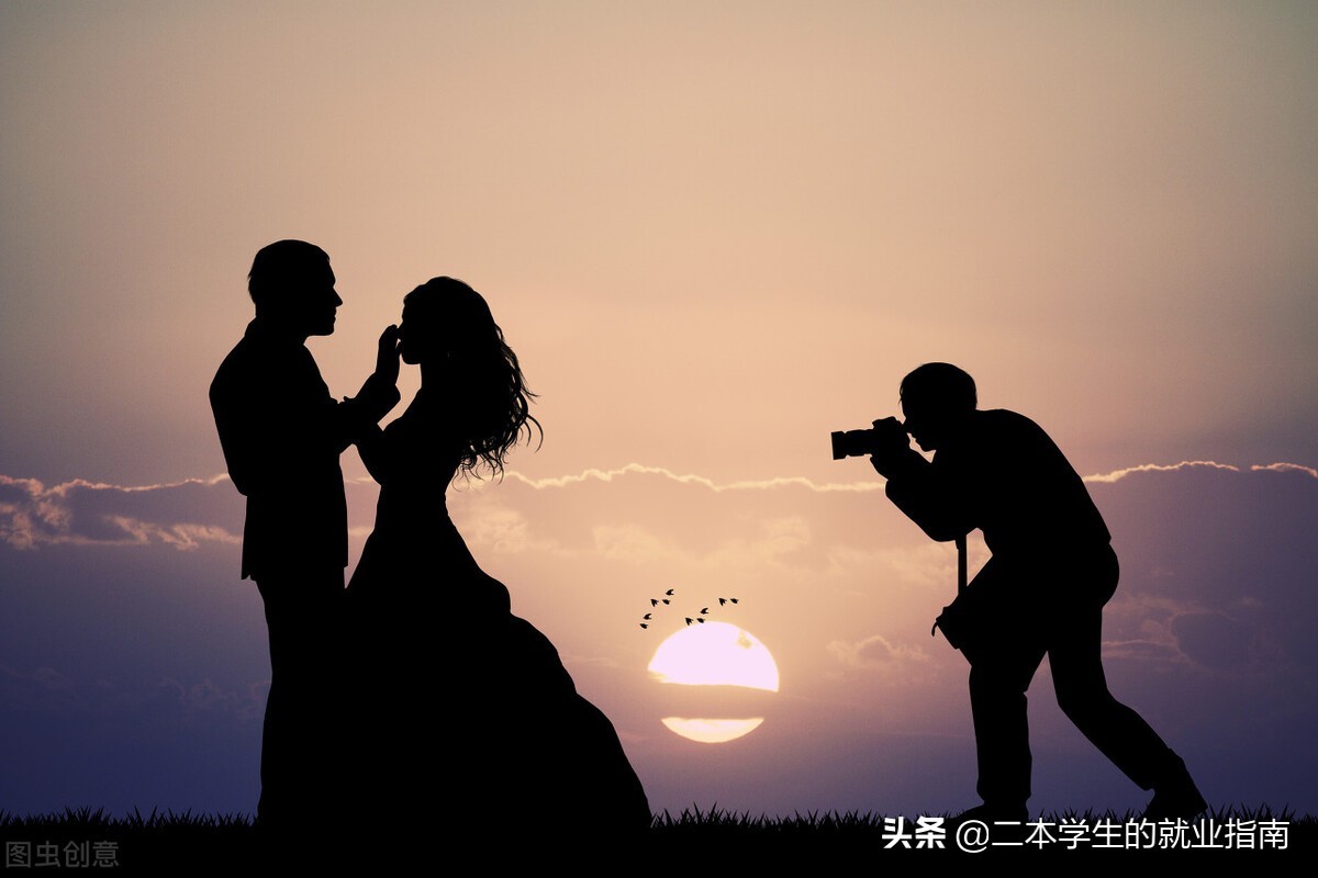 普通摄影师一个月大概多少收入(摄影师一个月多少钱)