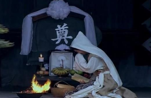 人死后 亲人为其办葬礼守灵的时候为什么是点三根香而不是两根、四根或者五根