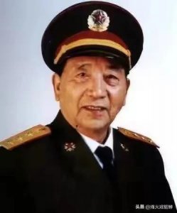 ​指挥上甘岭战役的秦基伟和崔建功